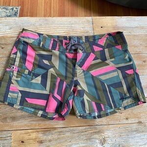 Patagonia Wavefarer Board Short Swim Bottom Geometric Print Pink Green Cargo